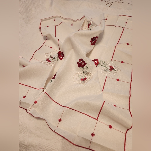 Valentine Square Table Linen/Topper - Picture 4 of 8